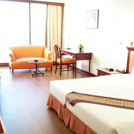 Tai Pan Hotel - Sha Plus Certified Бангкок Екстер'єр фото