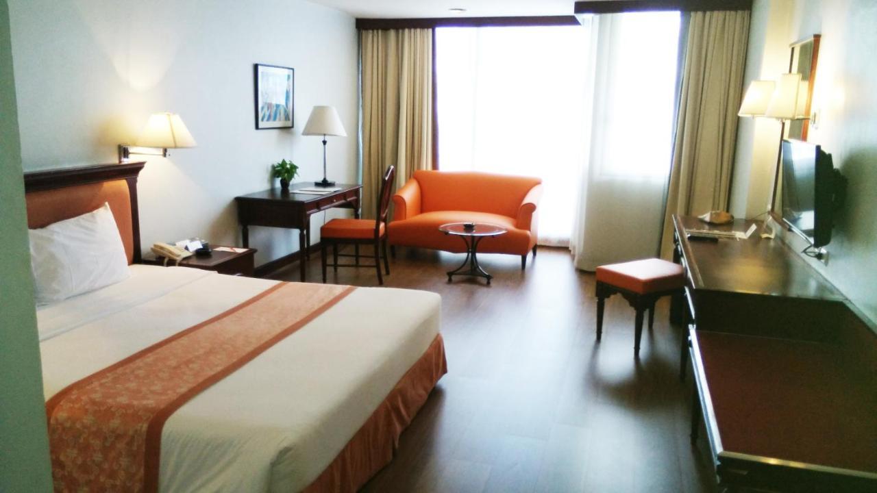 Tai Pan Hotel - Sha Plus Certified Бангкок Екстер'єр фото