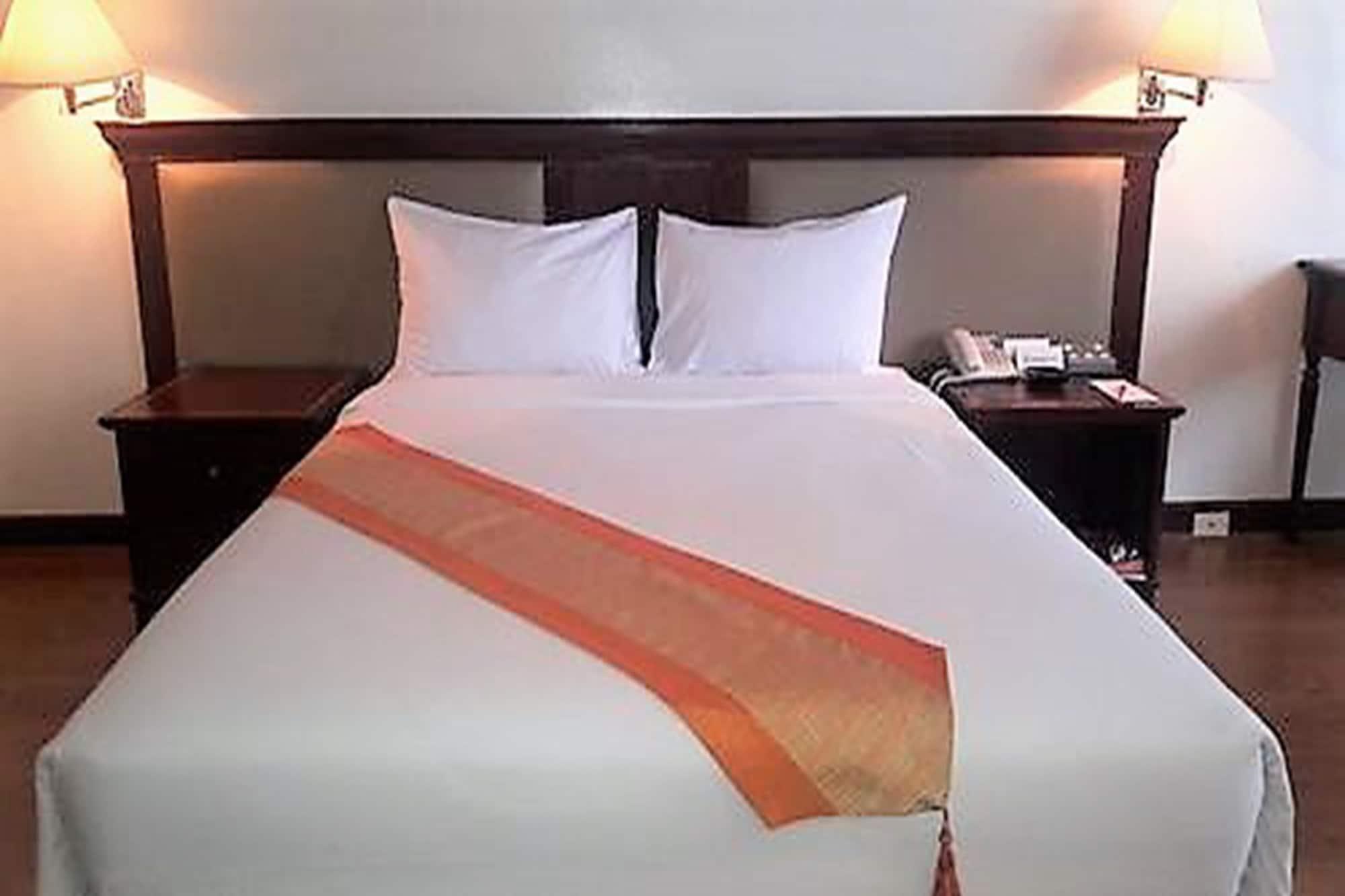 Tai Pan Hotel - Sha Plus Certified Бангкок Екстер'єр фото
