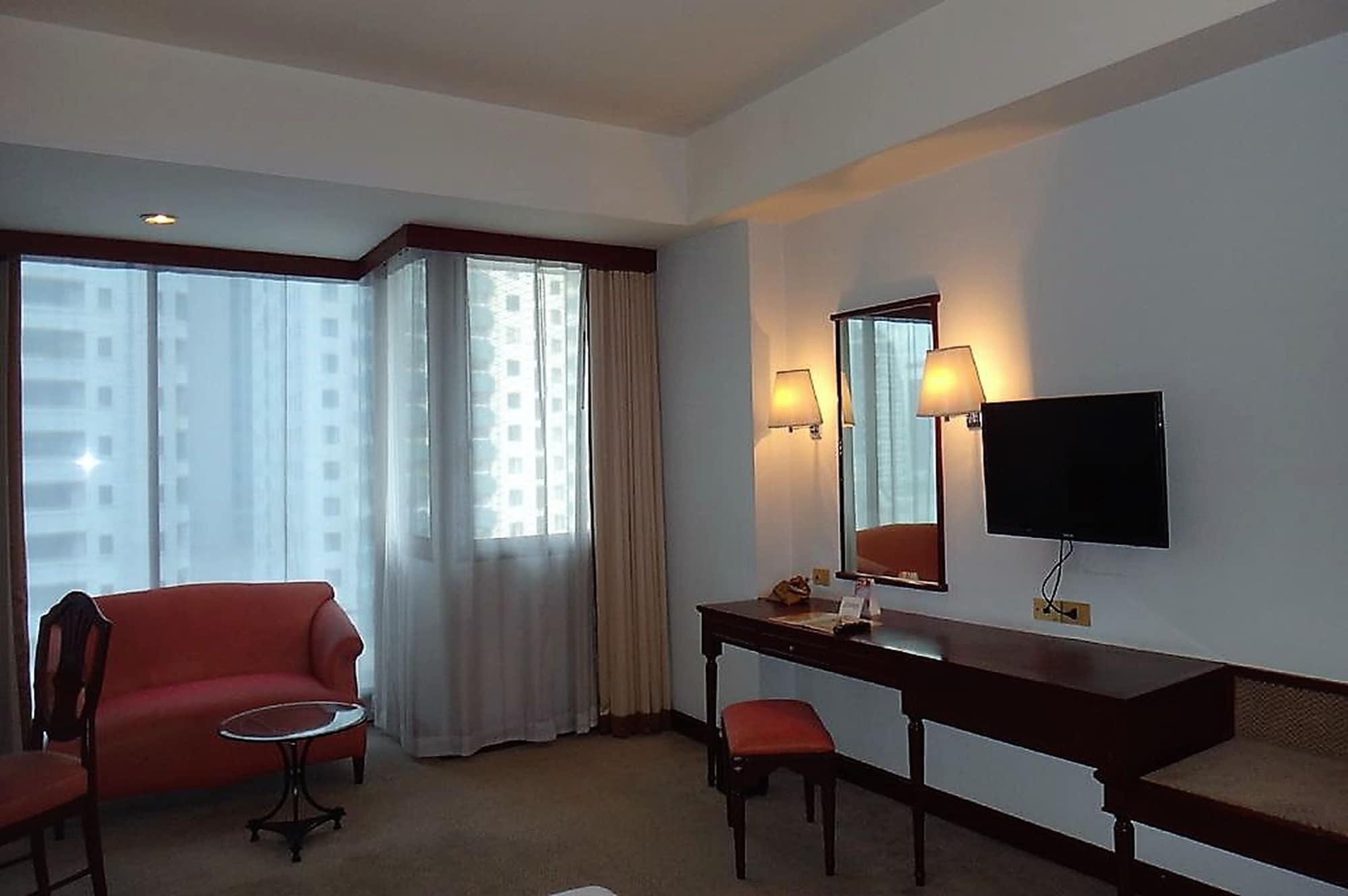Tai Pan Hotel - Sha Plus Certified Бангкок Екстер'єр фото