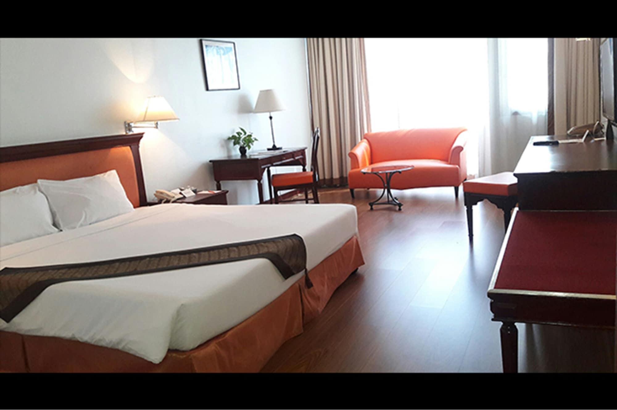 Tai Pan Hotel - Sha Plus Certified Бангкок Екстер'єр фото