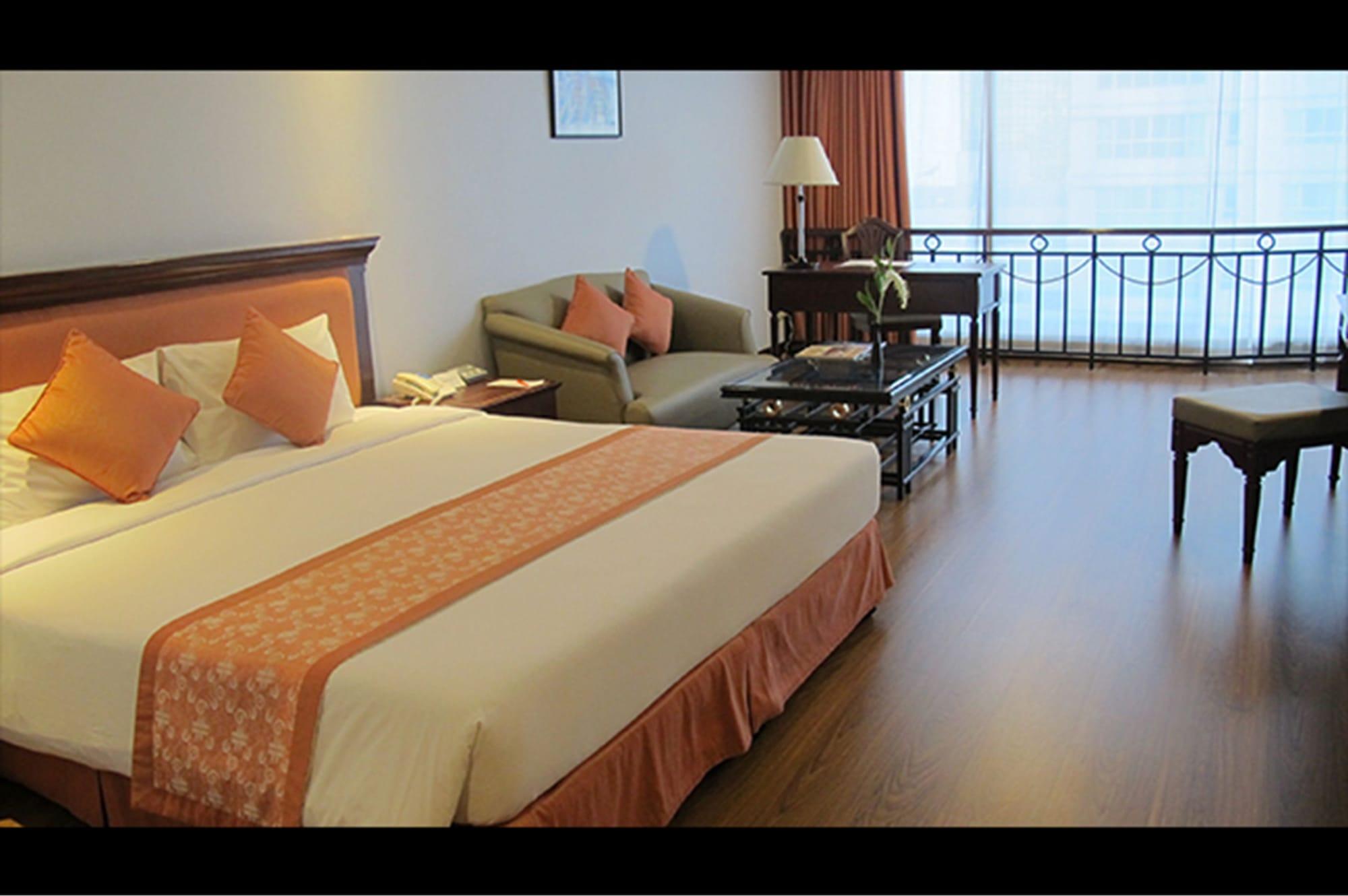 Tai Pan Hotel - Sha Plus Certified Бангкок Екстер'єр фото