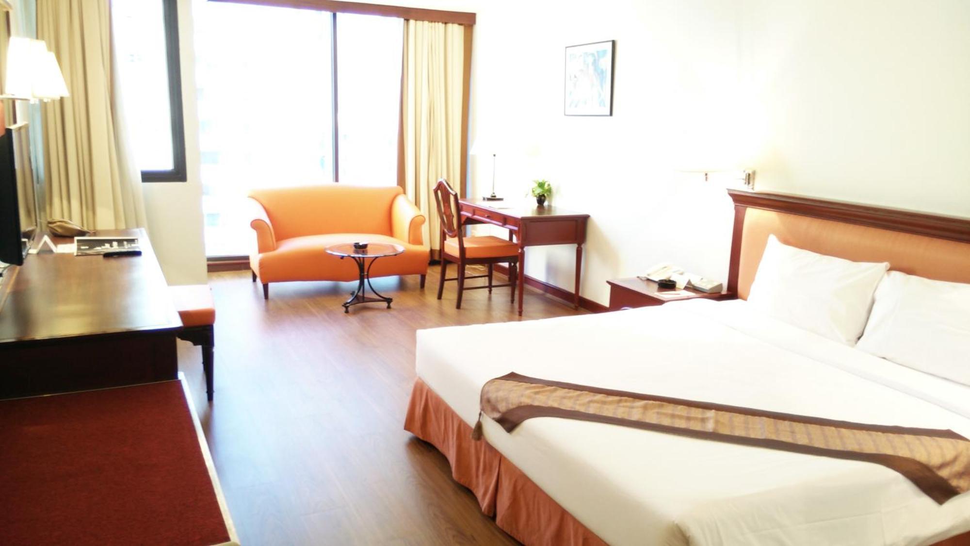 Tai Pan Hotel - Sha Plus Certified Бангкок Екстер'єр фото