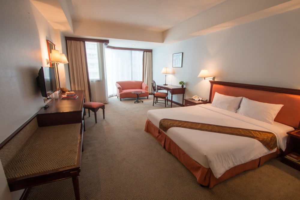 Tai Pan Hotel - Sha Plus Certified Бангкок Екстер'єр фото