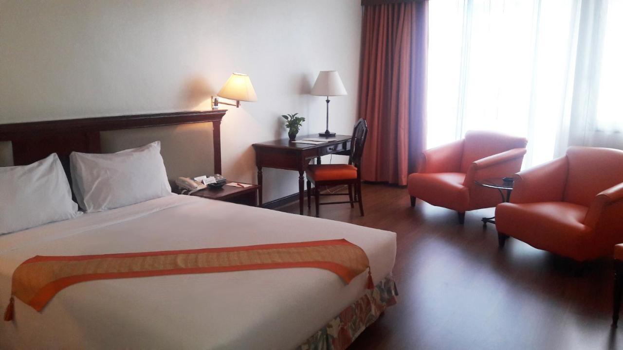 Tai Pan Hotel - Sha Plus Certified Бангкок Екстер'єр фото