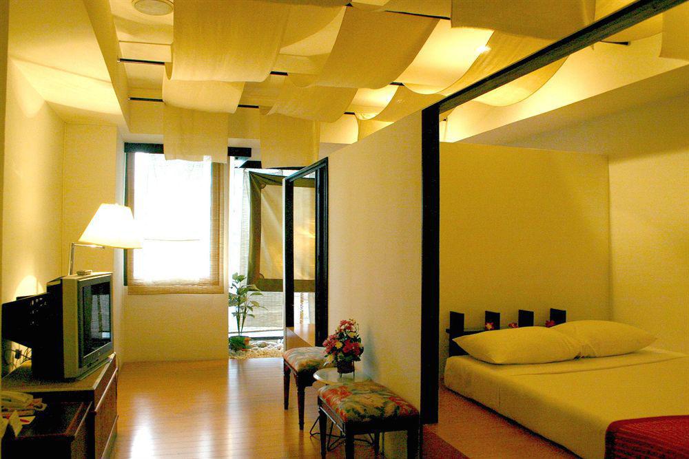 Tai Pan Hotel - Sha Plus Certified Бангкок Екстер'єр фото