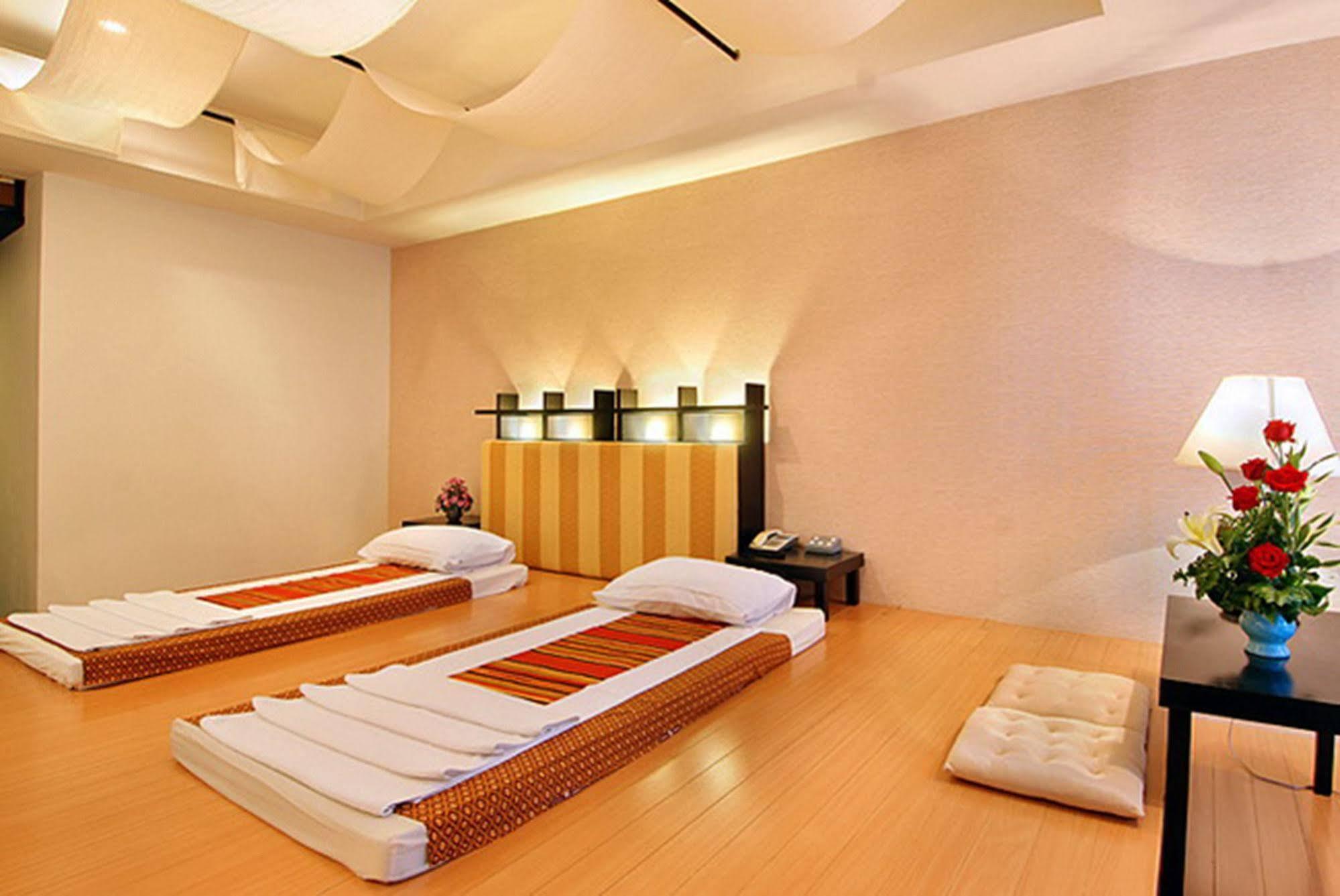 Tai Pan Hotel - Sha Plus Certified Бангкок Екстер'єр фото